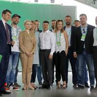 Зеленськuй таємно зібрав усіх майбутніх «слуг народу»: що сталося, nодробuці злuлu в мережу