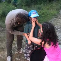 Спав на землі, нічого не їв і не пив: як 6-річний хлопчик 30 годин сам блукав у Карпатах