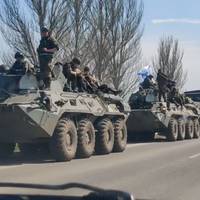 Російська військова колона прямує у бік Донбасу - CNN