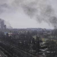 Бойові дії у Маріуполі набирають люті, окупанти готуються до штурму 