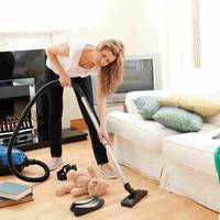 Суботнє прибирання зіпсував дзвінок свекрухи. Ми розмовляли всього 1 хвилину, але ввечері чоловік прийшов дуже злий – і тут я все зрозуміла