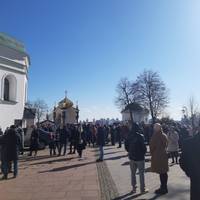 В Лаврі знову зібралися прихильники московської церкви: фото