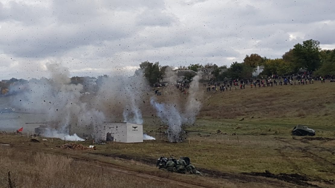 В. Фильм в бой идут одни старики в цвете. Боевиков. Российская армия на украине. Объявляю войну.